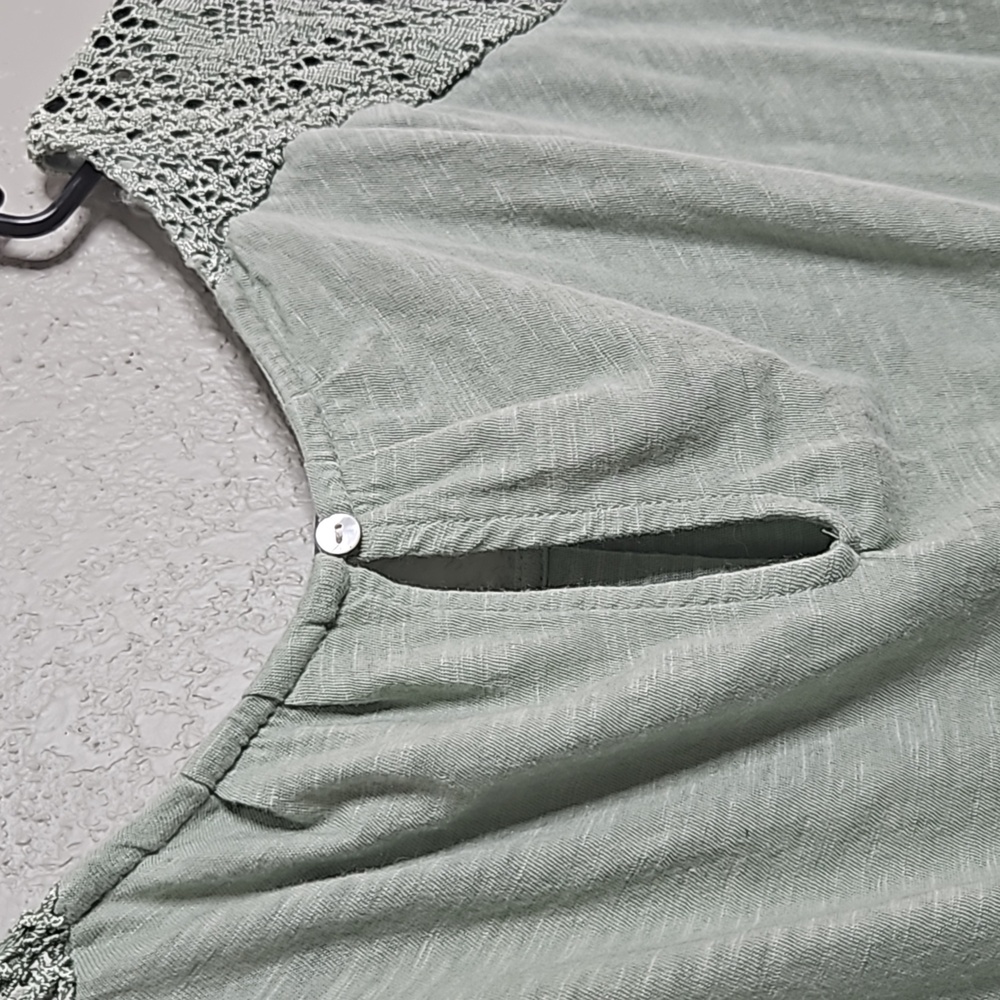 Sage Green Lace Tee Lucky Brand size small - Picture 4 of 5